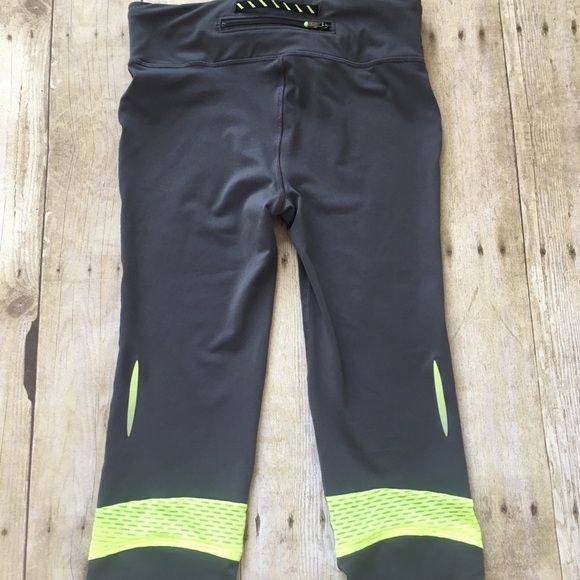 Under Armour Capris - Picture 5 of 7